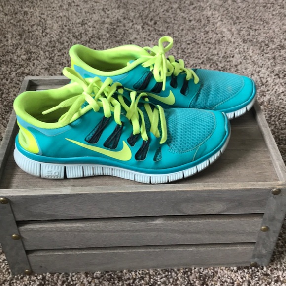 Nike Shoes - Nike free!